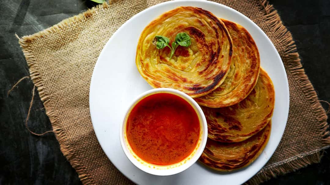 Laccha paratha with curry
